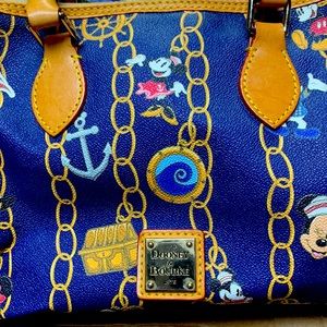 Disney Dooney Bourke purse. Used 1 time on Disney cruise.